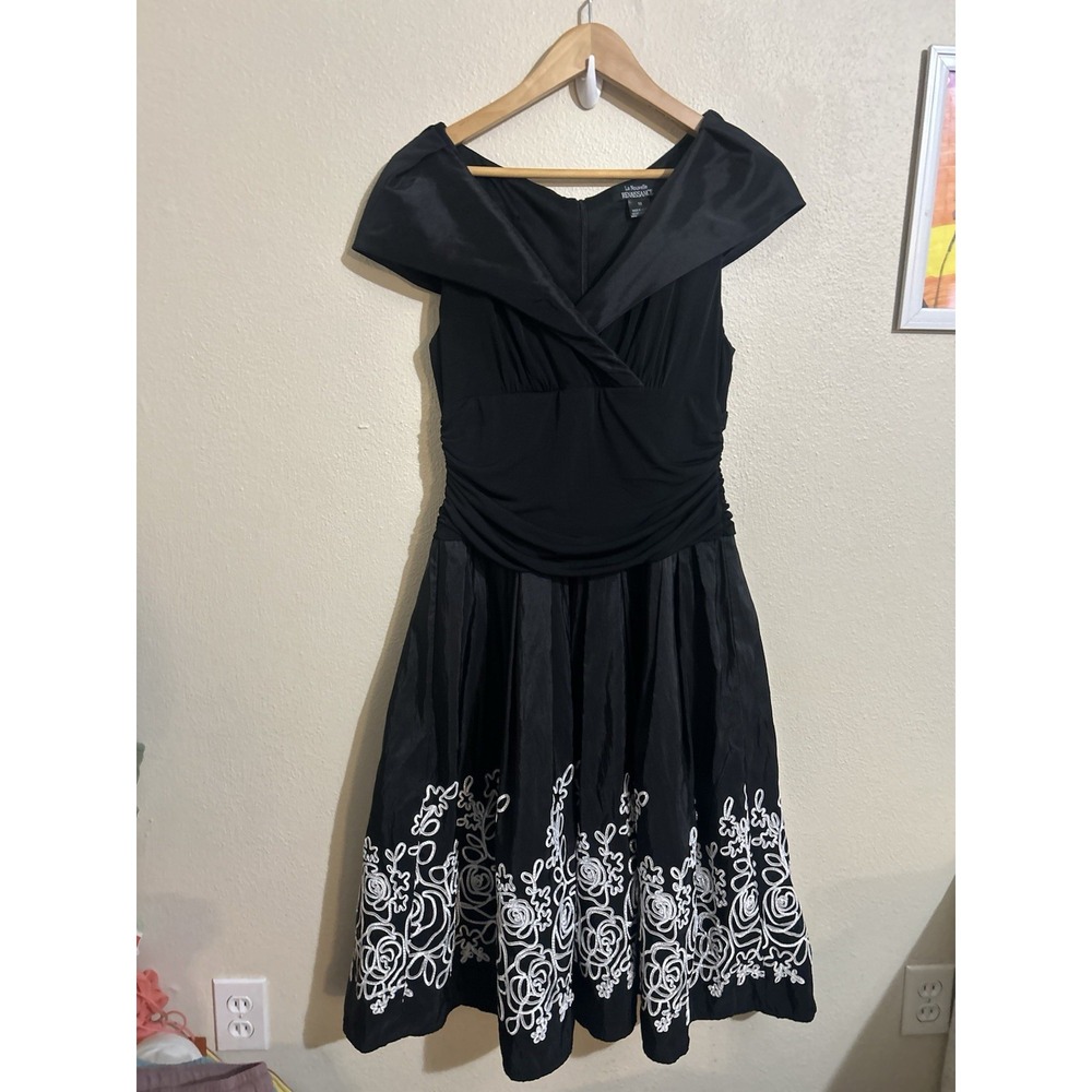 La Nouvelle Renaissance Dress Women Size 10 Black White Embroidered Floral Party